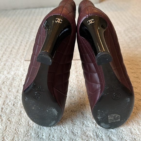 CHANEL Quilted Boots Burgundy and Black Toe Preloved Pristine condition - Picture 8 of 13